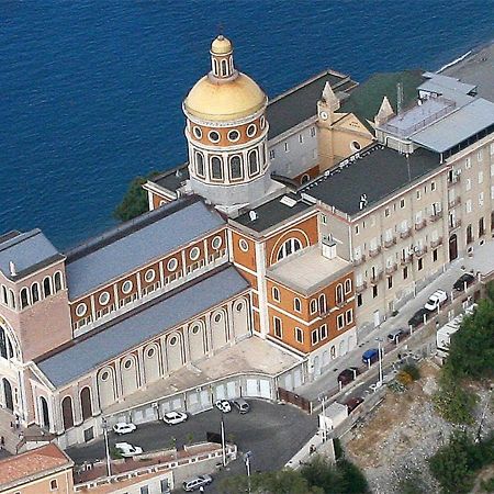 Апарт отель Baia Dei Delfini Фурнари Экстерьер фото