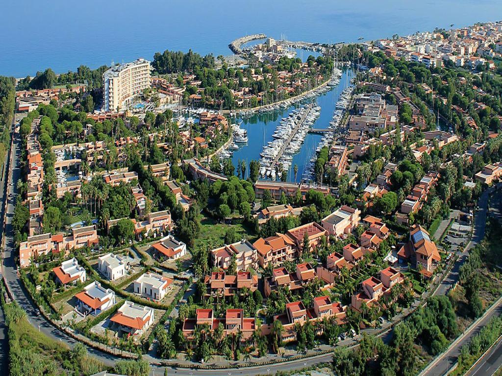 Апарт отель Baia Dei Delfini Фурнари Экстерьер фото
