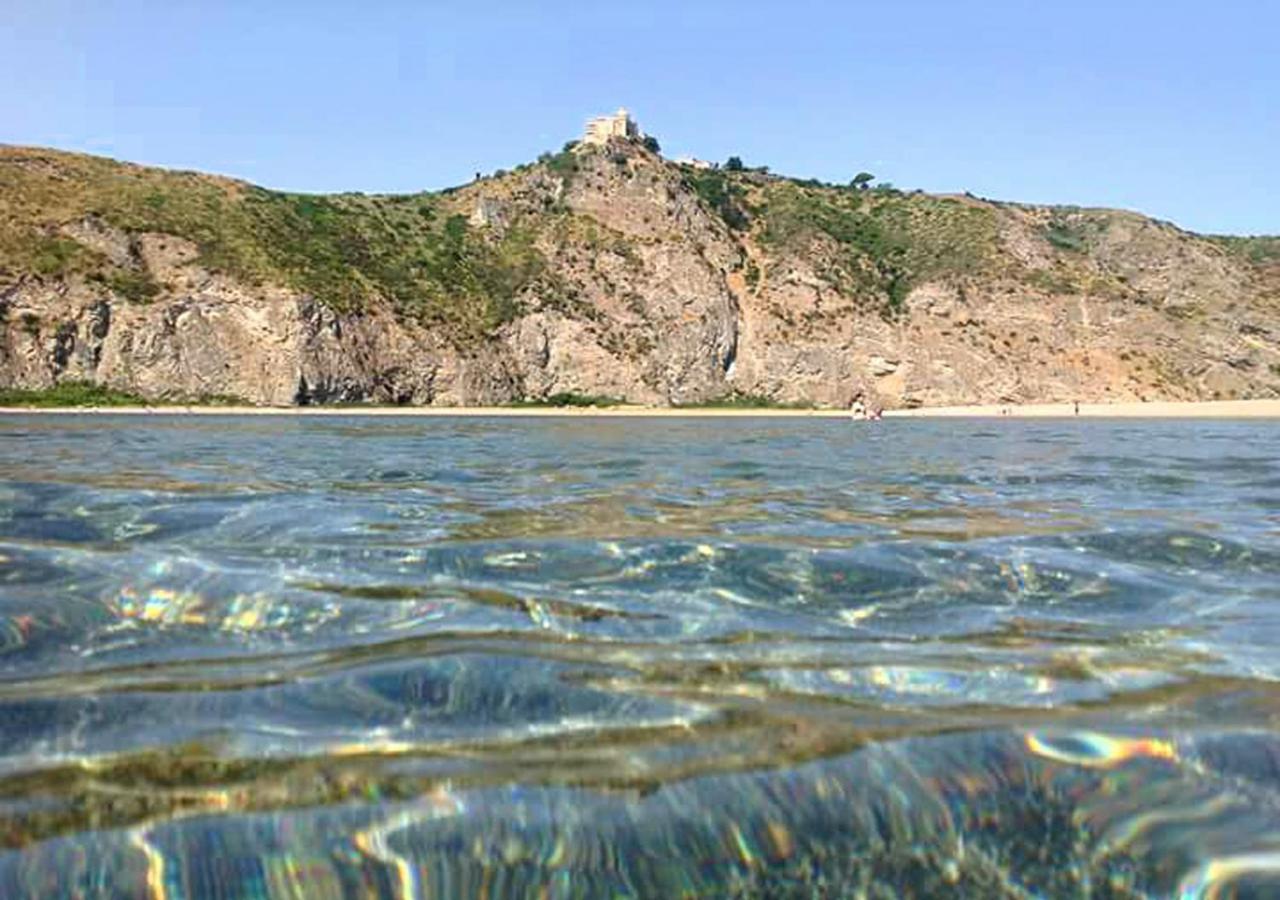 Апарт отель Baia Dei Delfini Фурнари Экстерьер фото