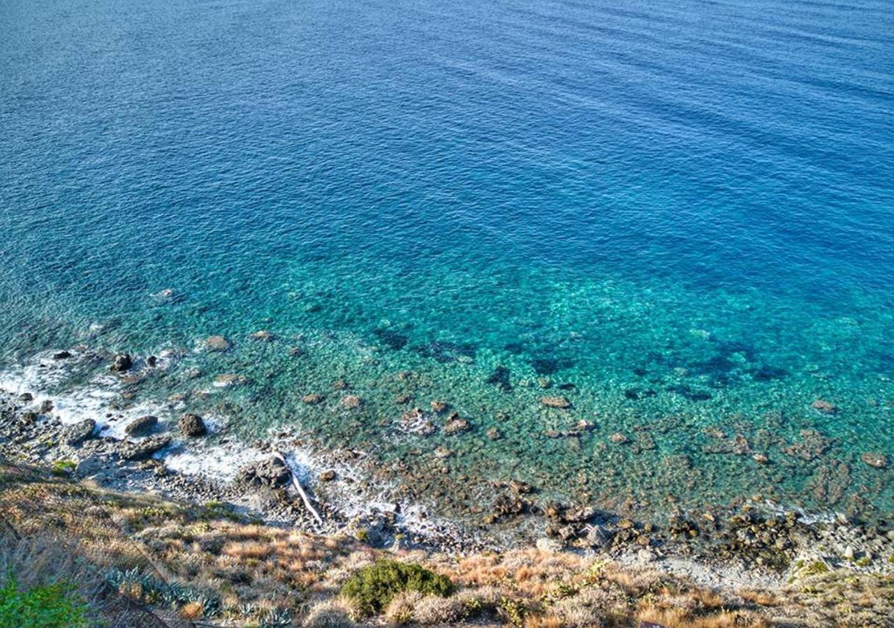 Апарт отель Baia Dei Delfini Фурнари Экстерьер фото