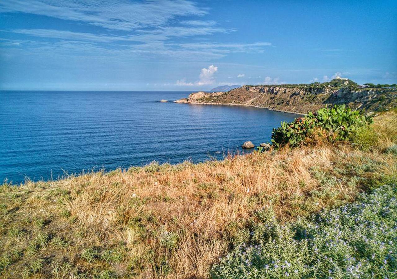 Апарт отель Baia Dei Delfini Фурнари Экстерьер фото